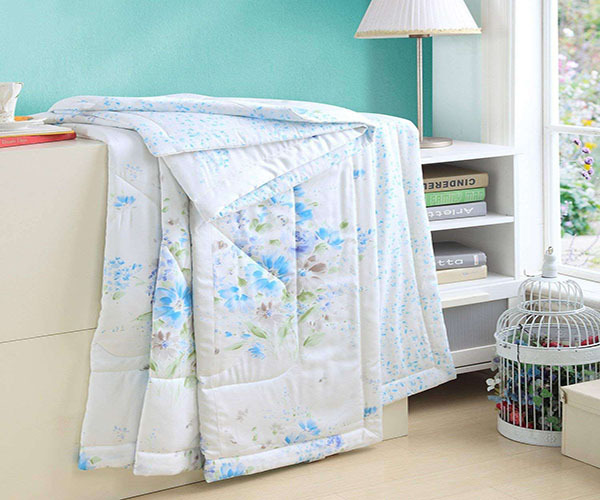 How to stack quilts to save space in summer