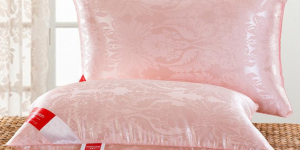 Advantages and Disadvantages of Silk Pillows