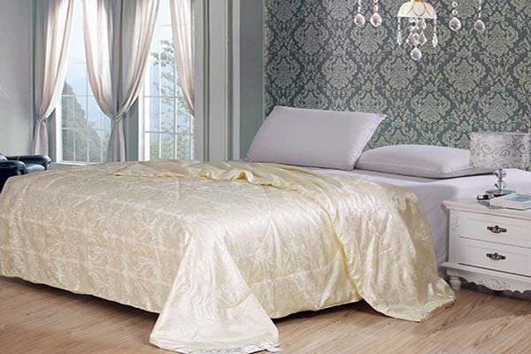 How is the quality of Duoche's silk bedding products